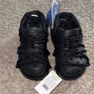 CROCS by rauw alejandro